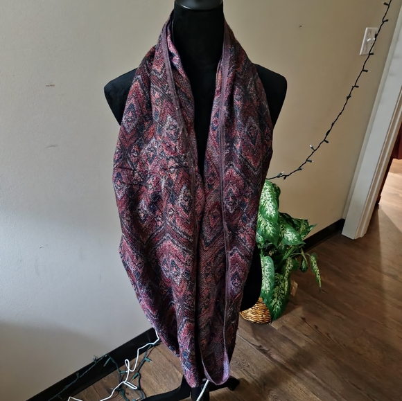 Women's scarf - Picture 5 of 5